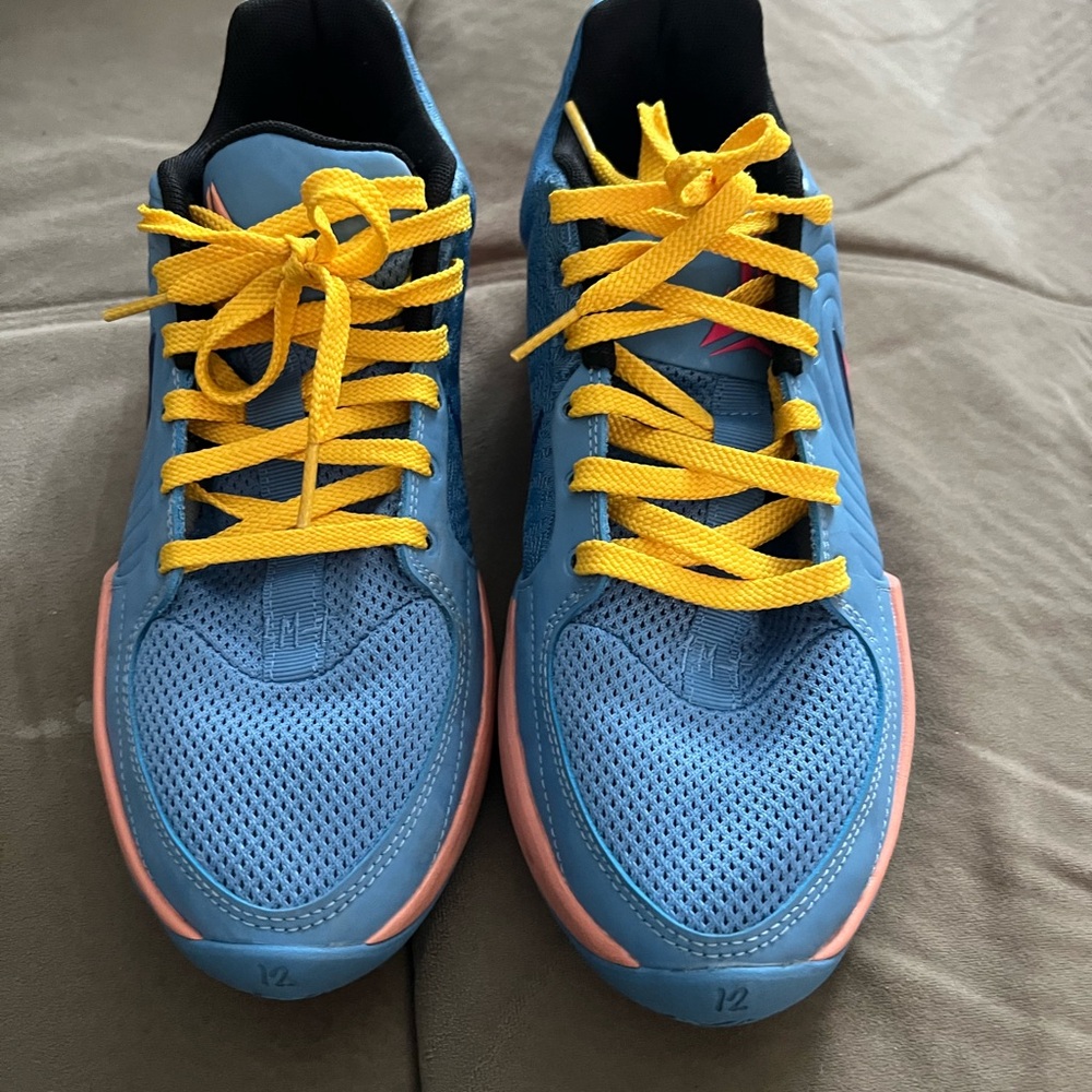 Nike Men's Blue Sneakers with Yellow Laces